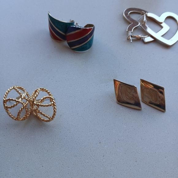 Earrings. 11 Pair Are Pierced And 1 Pair Is Clip On. - Picture 9 of 16